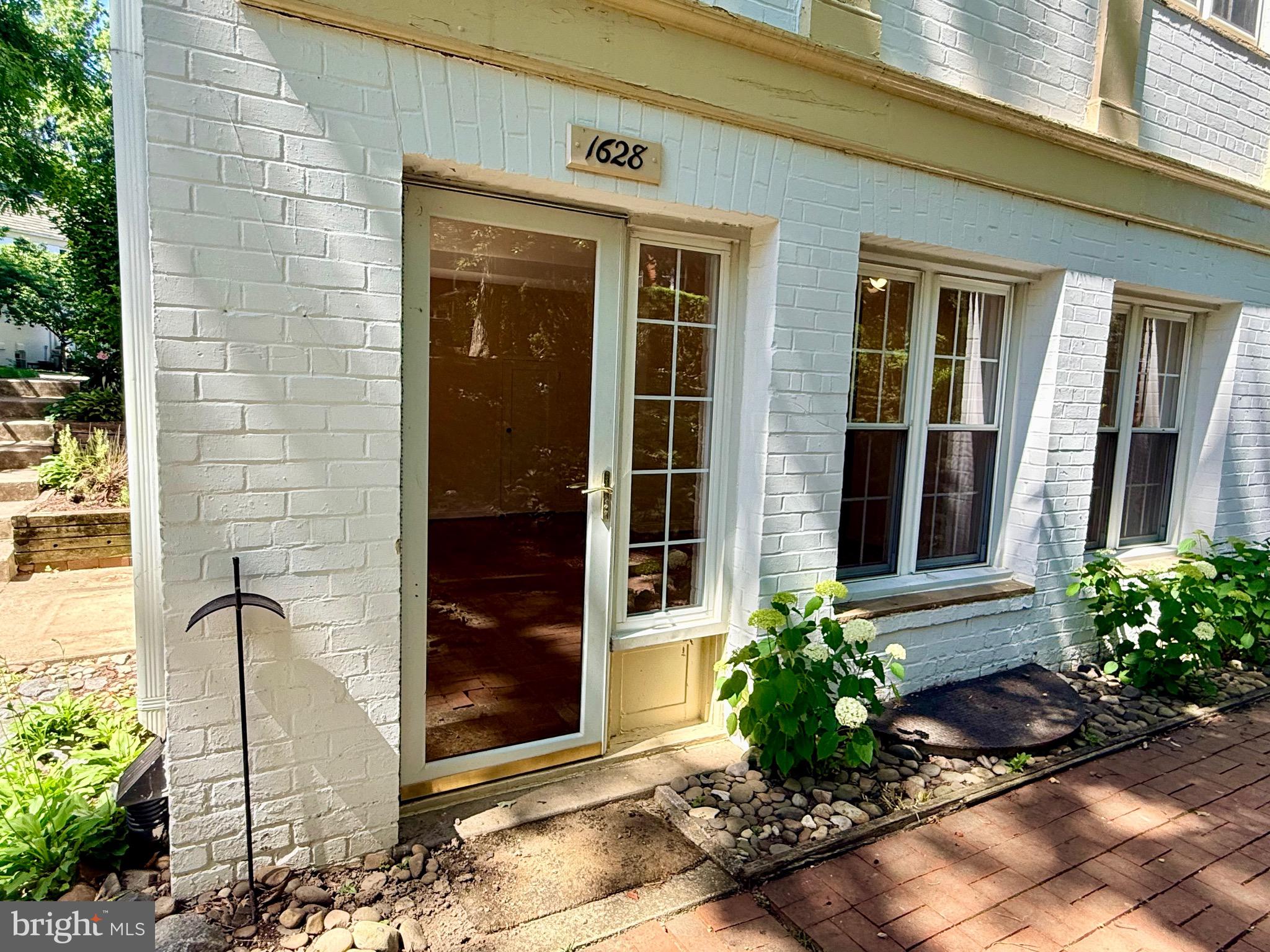 1628 RIPON PLACE