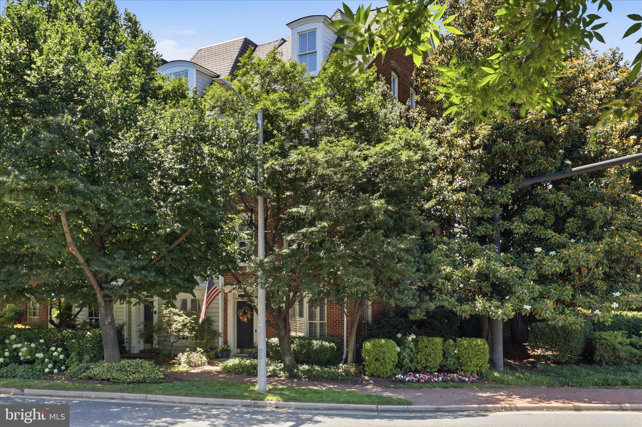 301 S HENRY STREET
