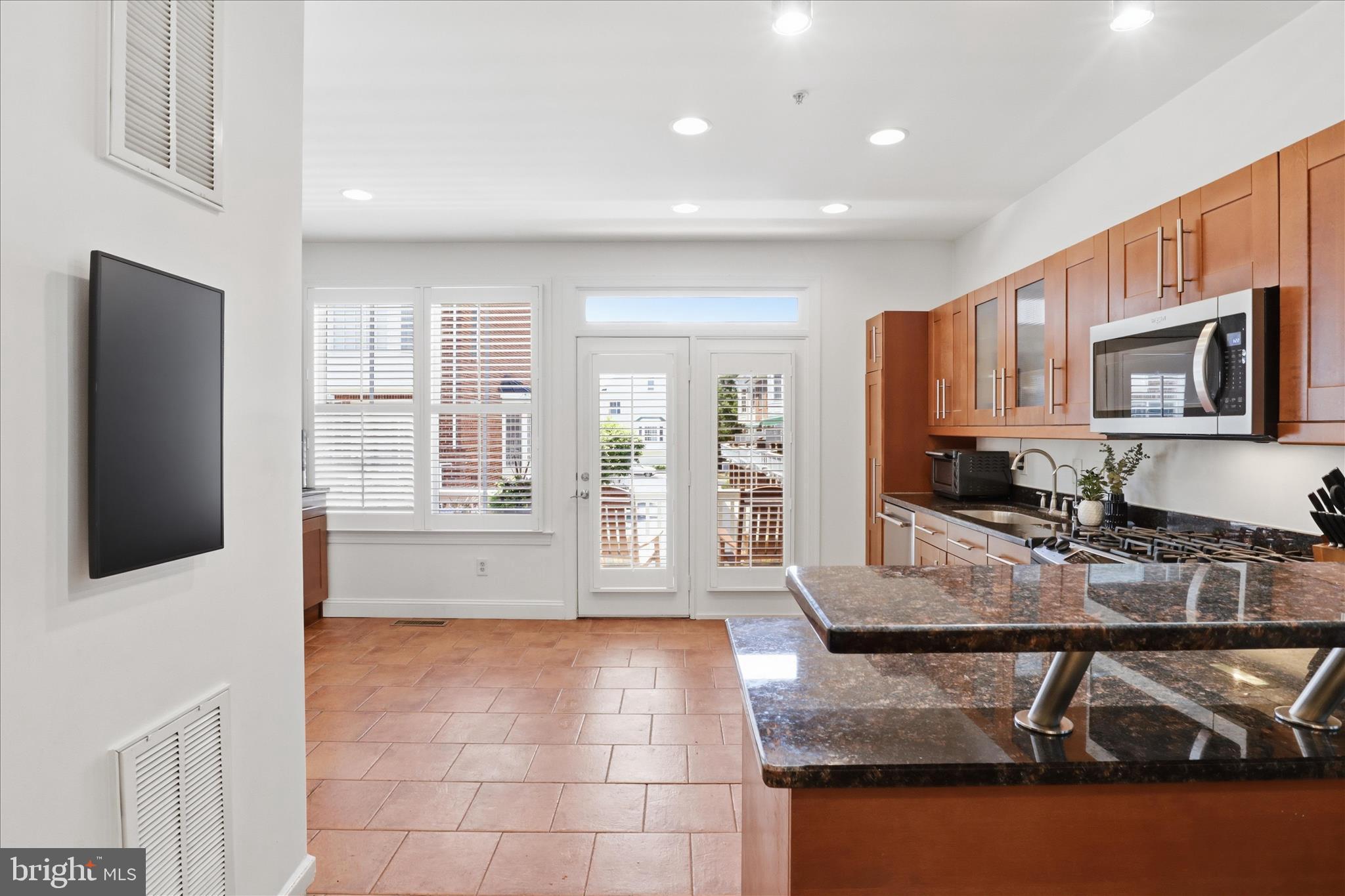 301 S HENRY STREET