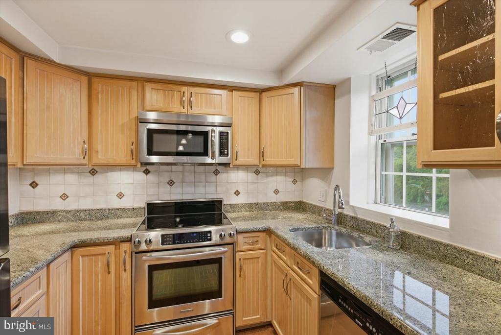 2942 S COLUMBUS STREET Unit: C2