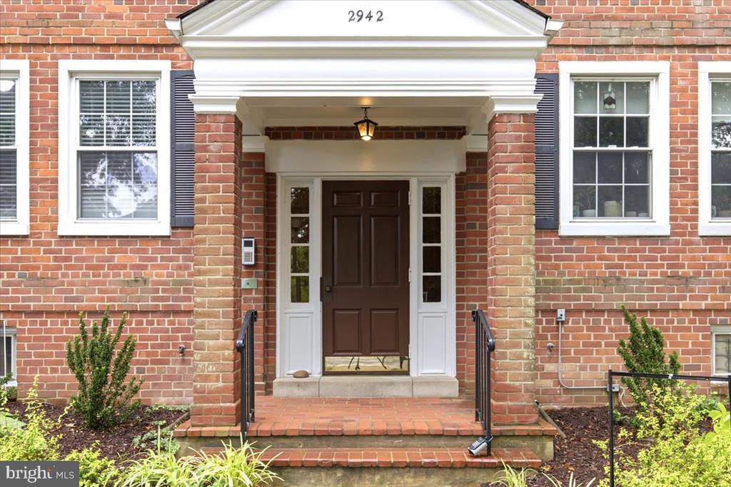 2942 S COLUMBUS STREET Unit: C2
