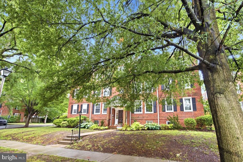 2942 S COLUMBUS STREET Unit: C2