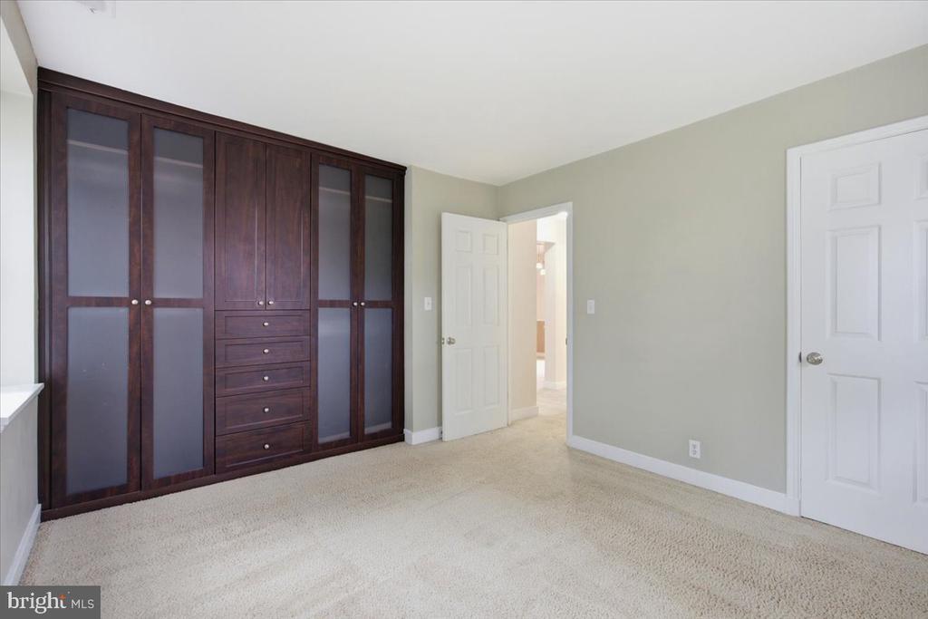 2942 S COLUMBUS STREET Unit: C2