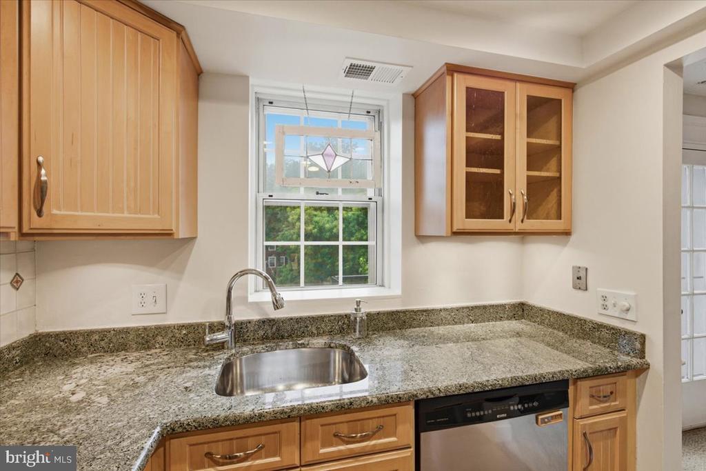 2942 S COLUMBUS STREET Unit: C2