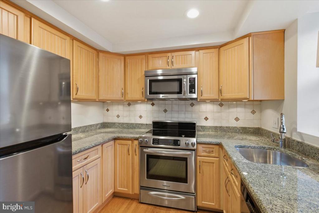 2942 S COLUMBUS STREET Unit: C2