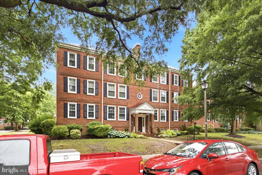 2942 S COLUMBUS STREET Unit: C2