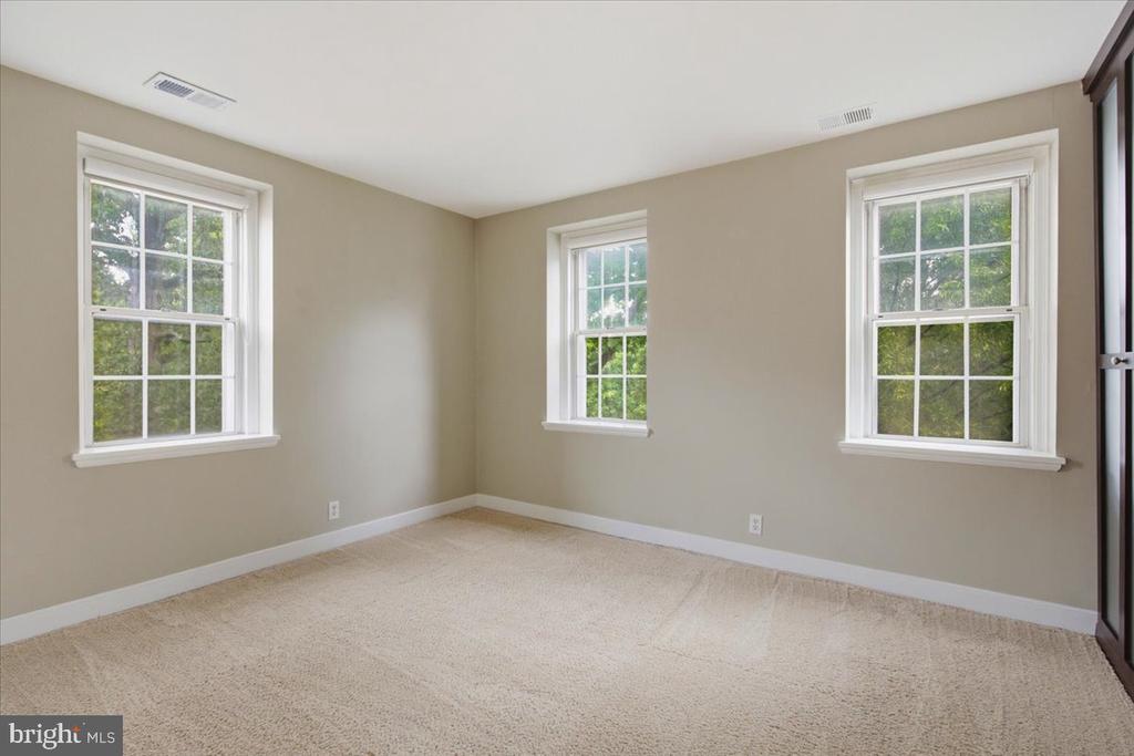 2942 S COLUMBUS STREET Unit: C2