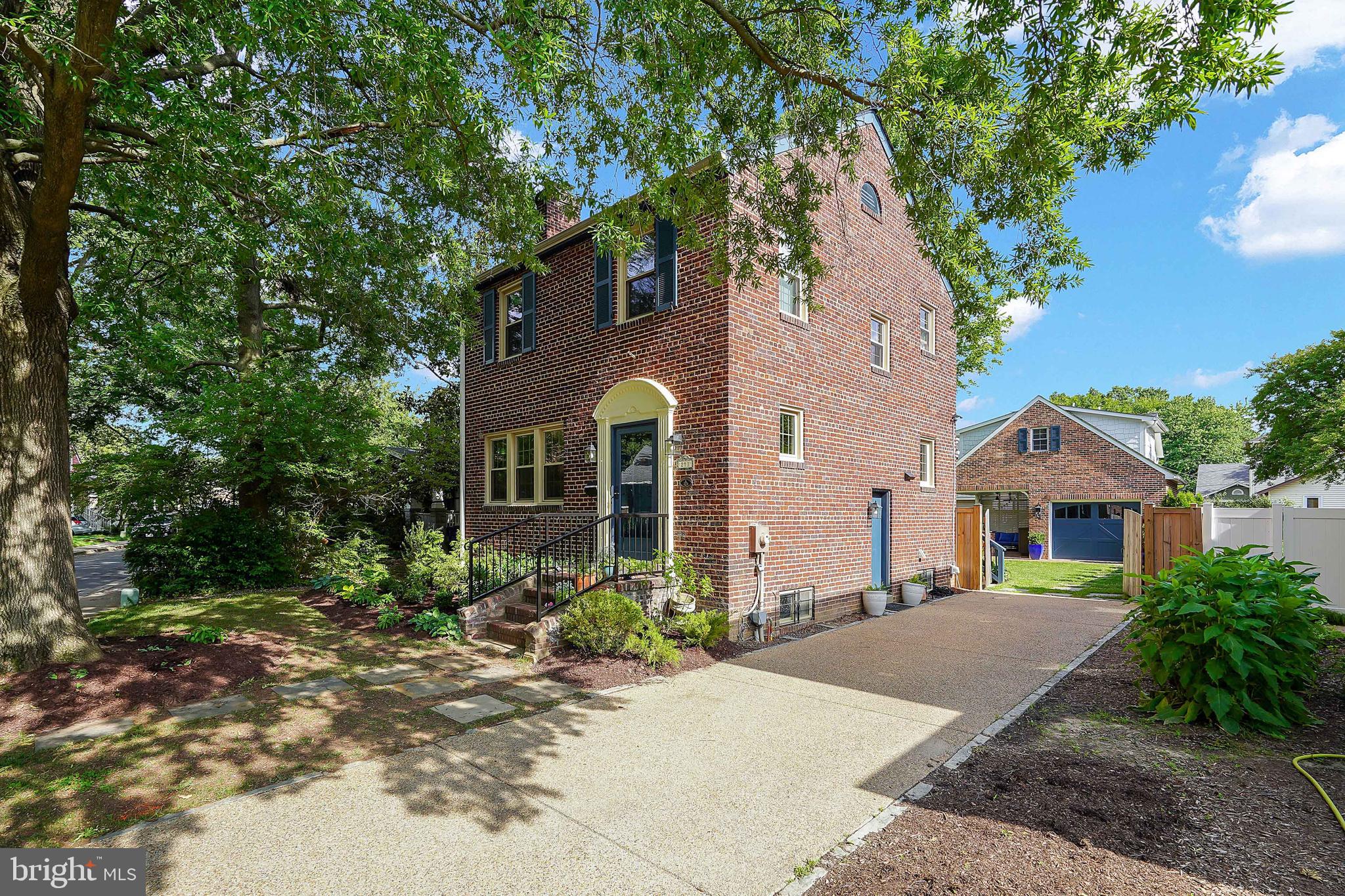 211 E UHLER AVENUE