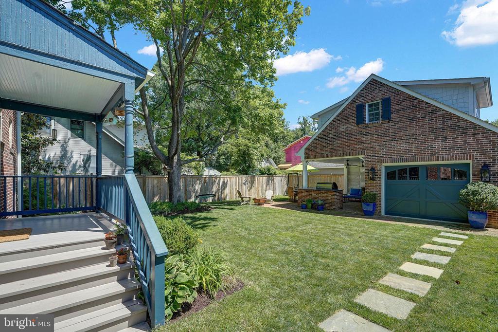 211 E UHLER AVENUE