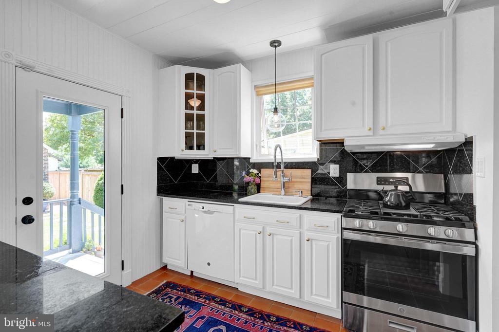 211 E UHLER AVENUE