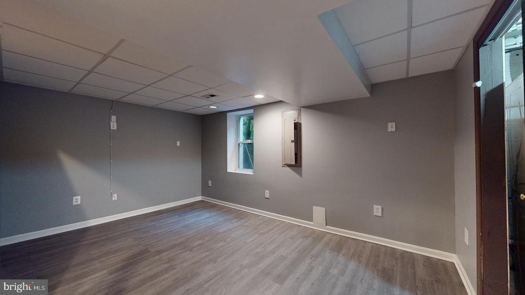 806 N OVERLOOK DRIVE