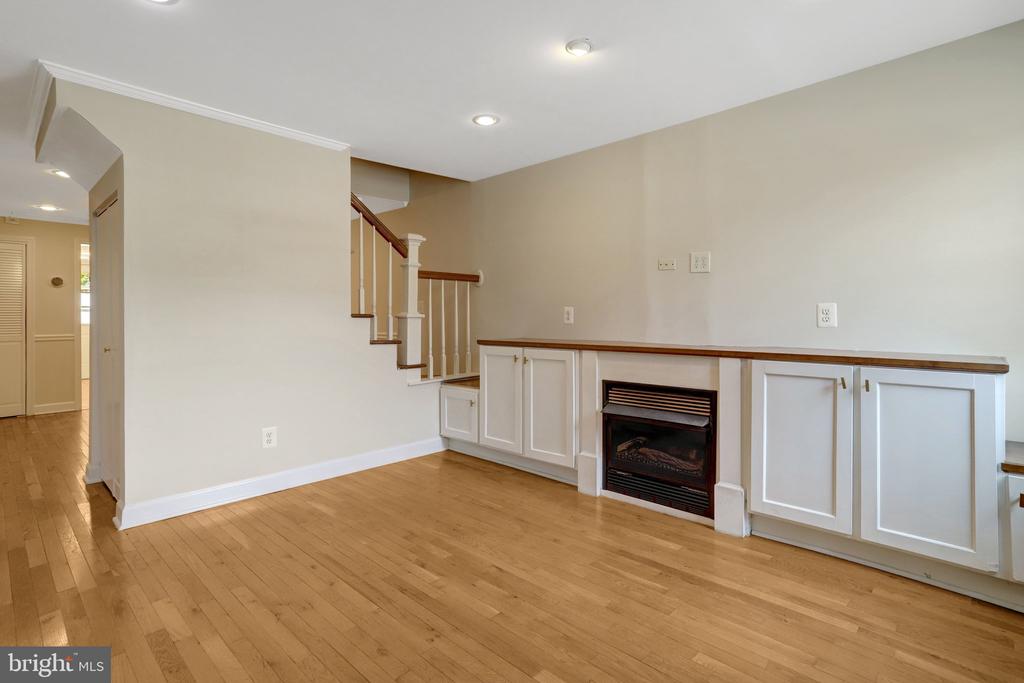 619 N HENRY STREET