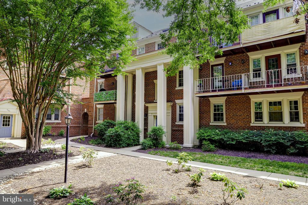 1403 E ABINGDON DRIVE 2