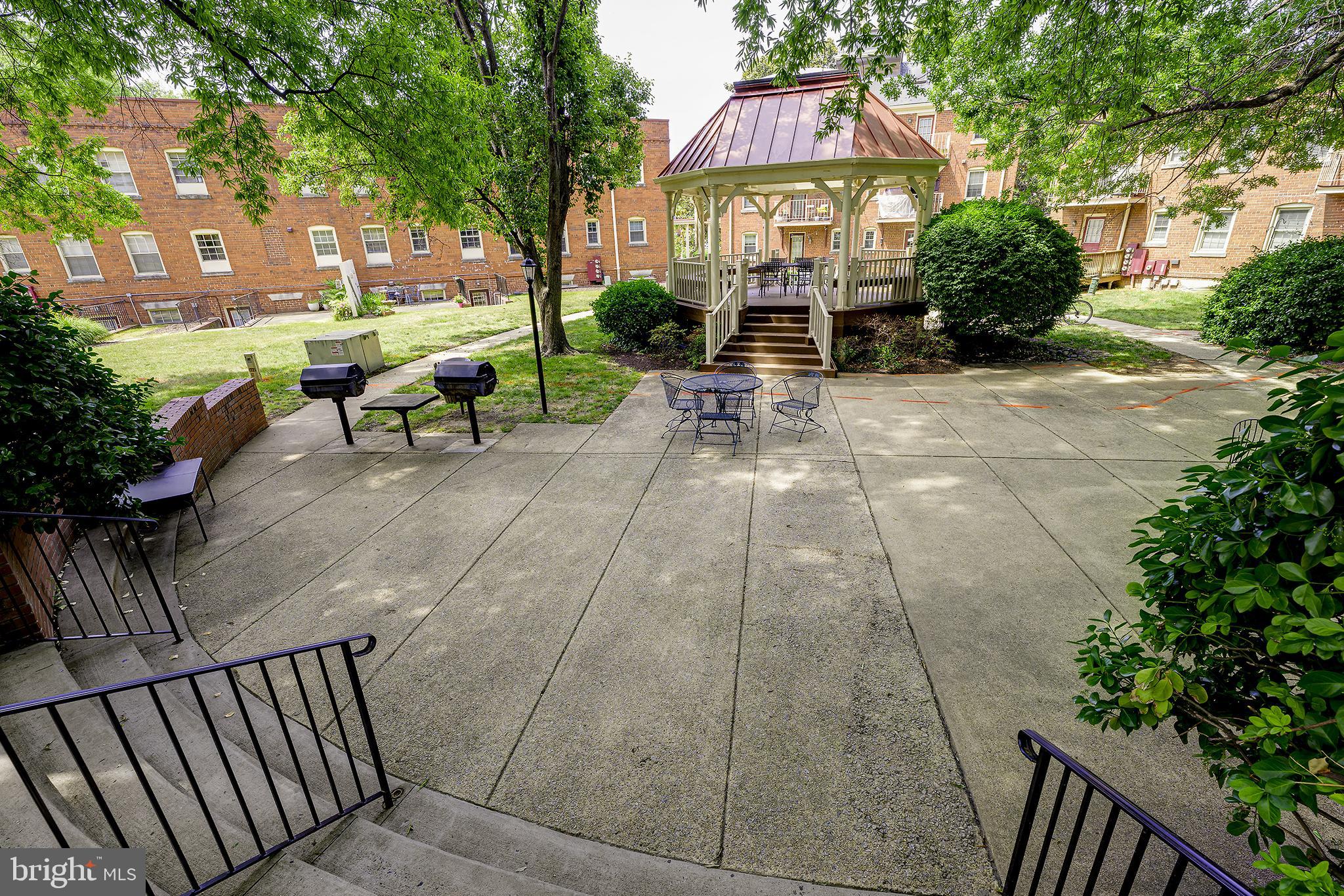 1403 E ABINGDON DRIVE 2