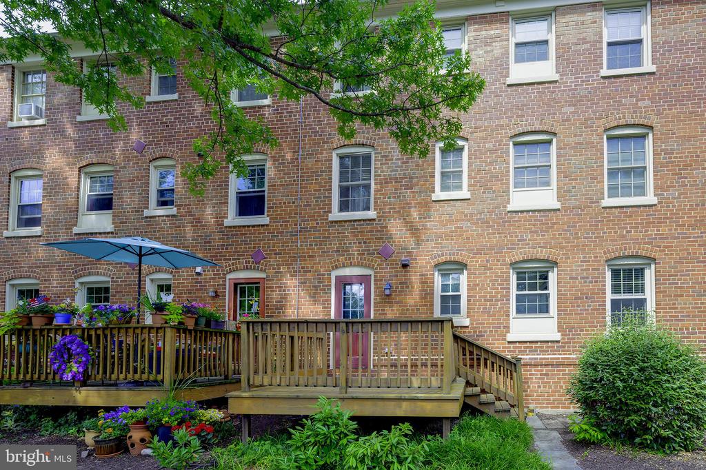 1403 E ABINGDON DRIVE 2