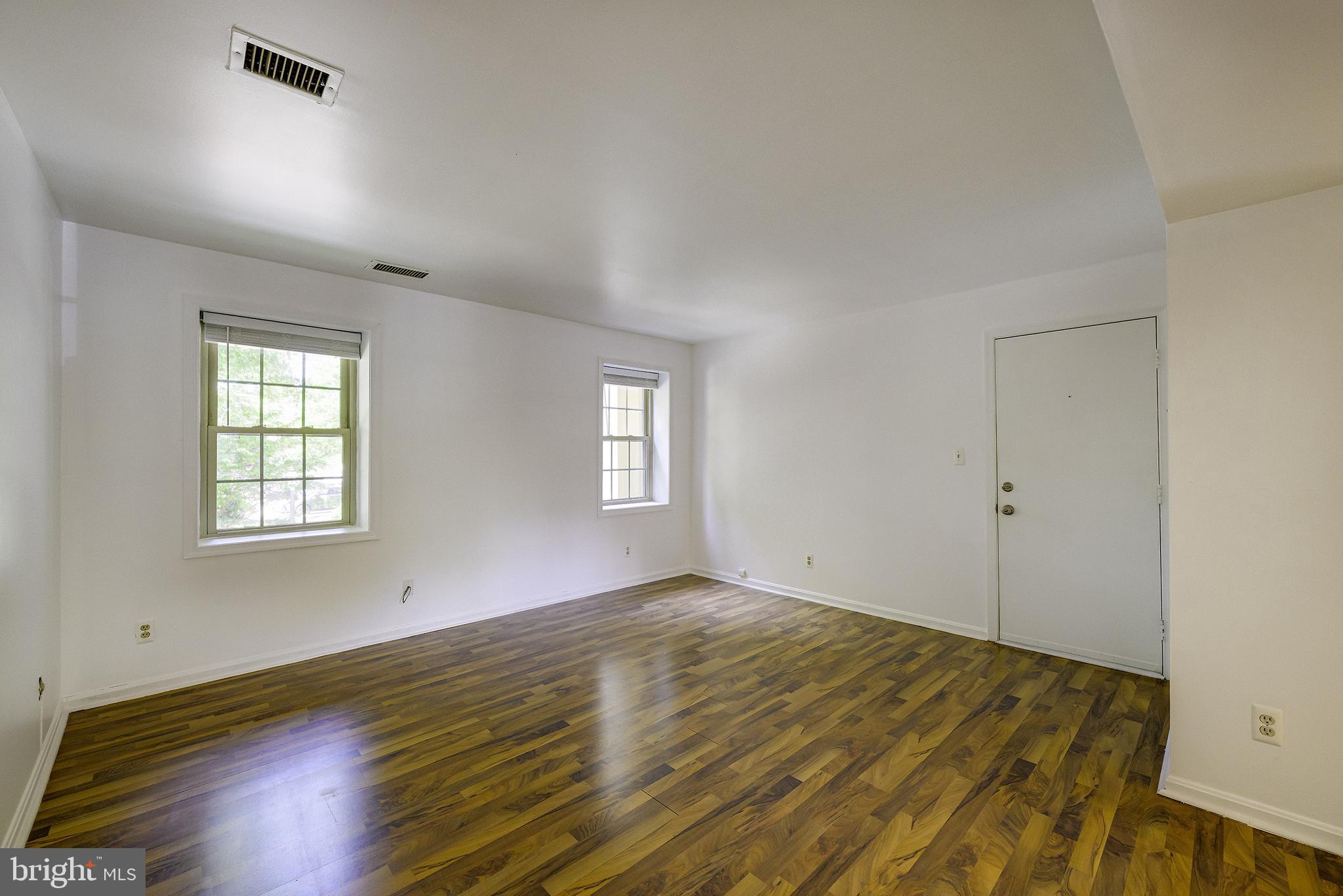 1403 E ABINGDON DRIVE 2