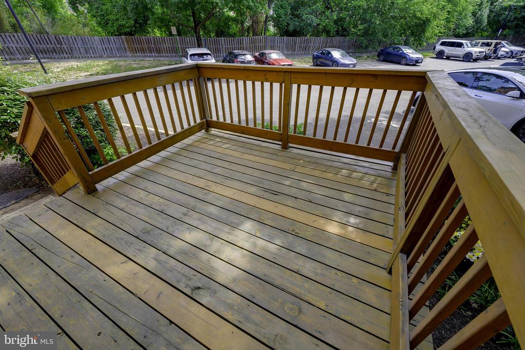 1403 E ABINGDON DRIVE 2
