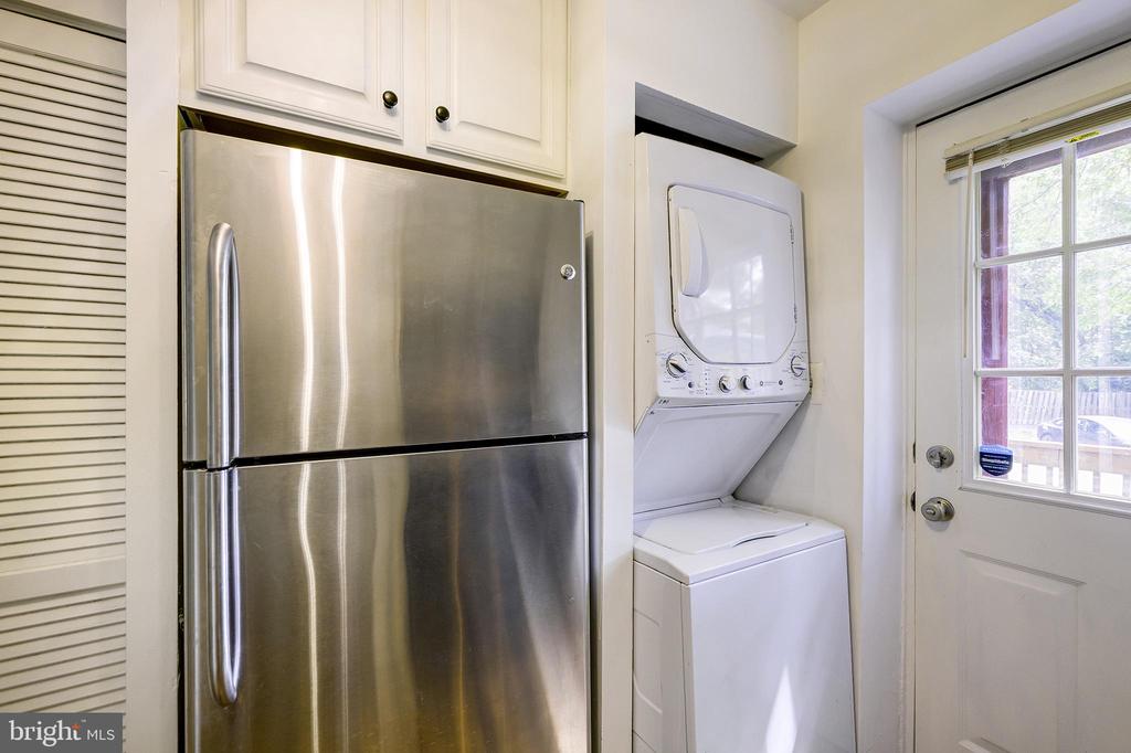 1403 E ABINGDON DRIVE 2