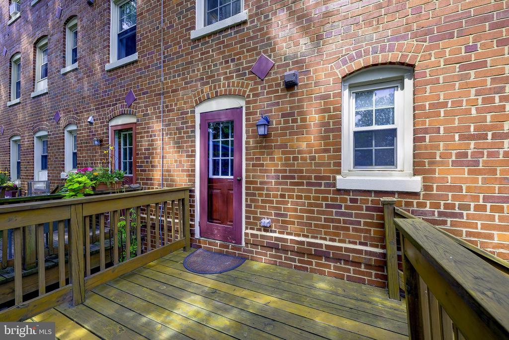 1403 E ABINGDON DRIVE 2