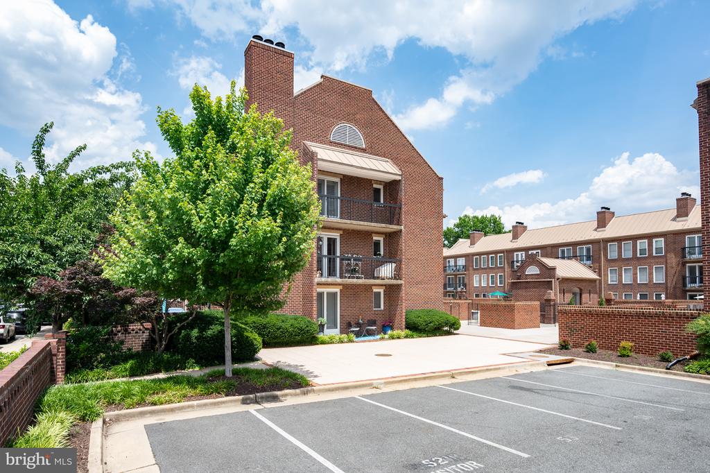 801 S PITT STREET Unit: 418