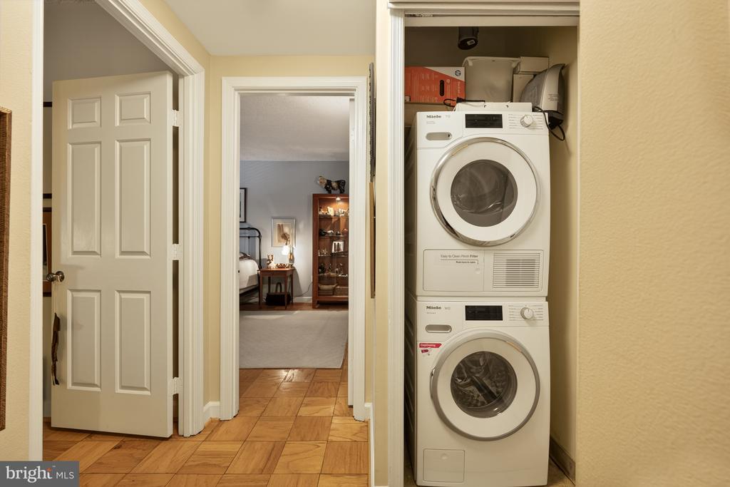 801 S PITT STREET Unit: 418