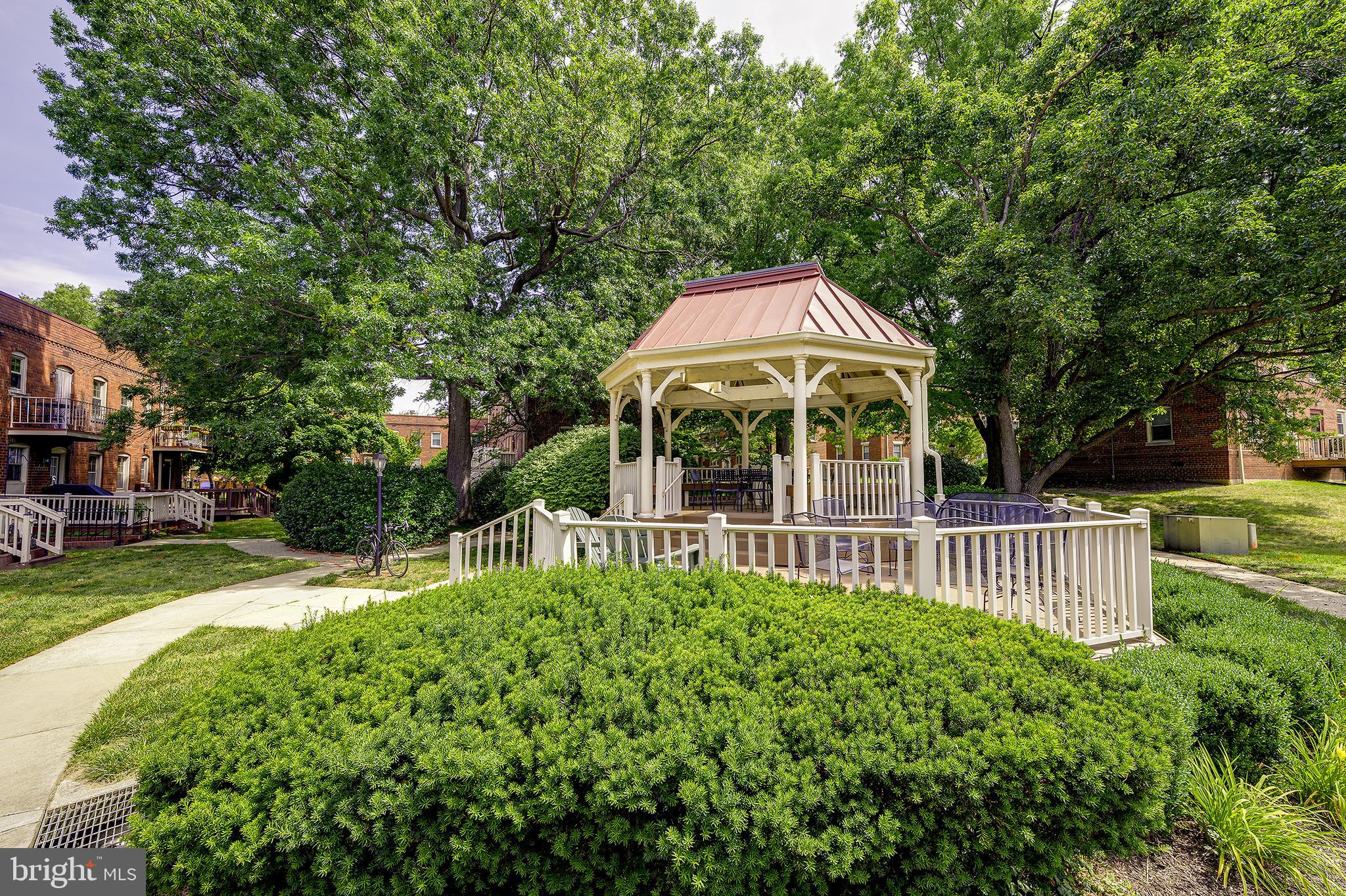 1403 E ABINGDON DRIVE 2