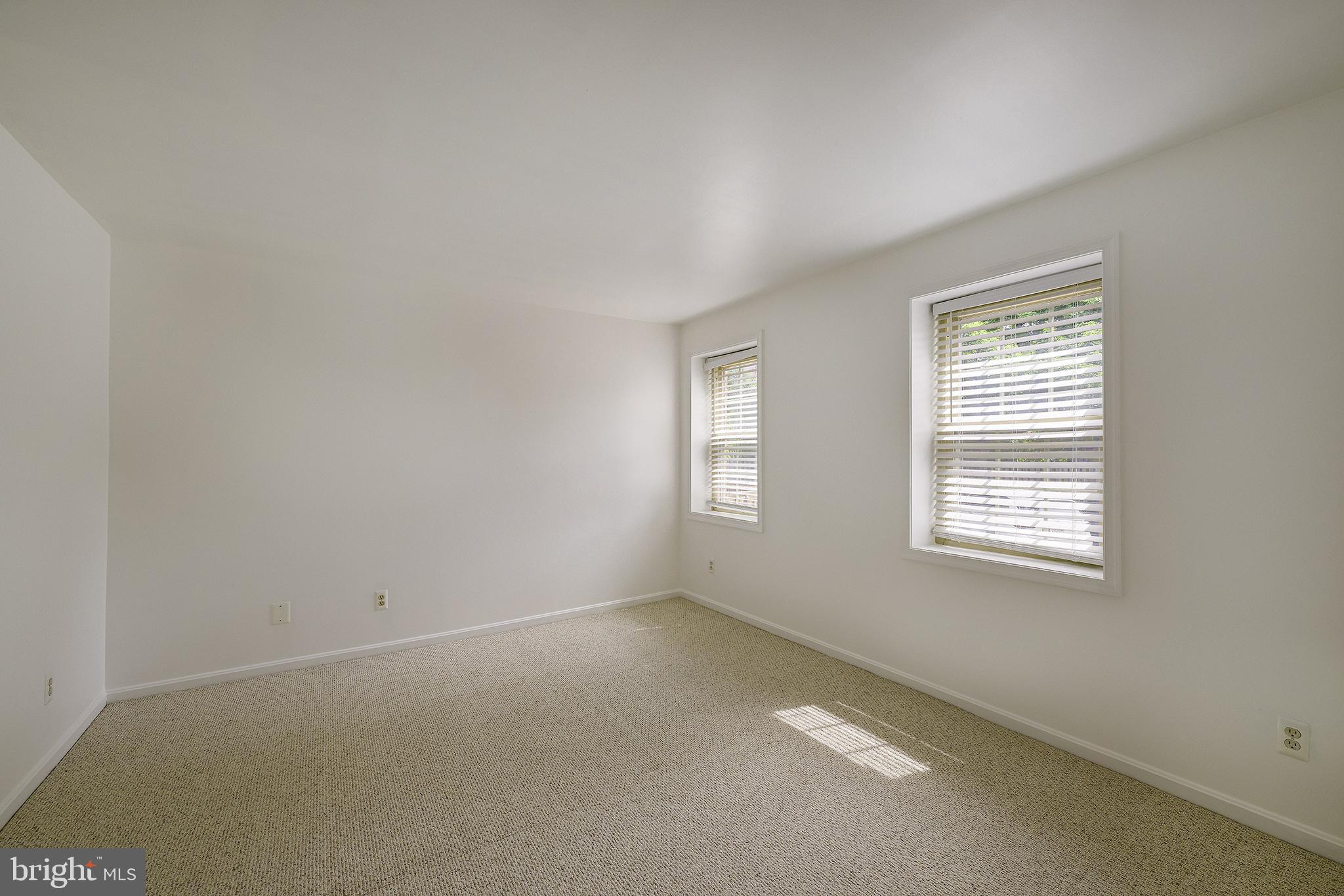 1403 E ABINGDON DRIVE 2