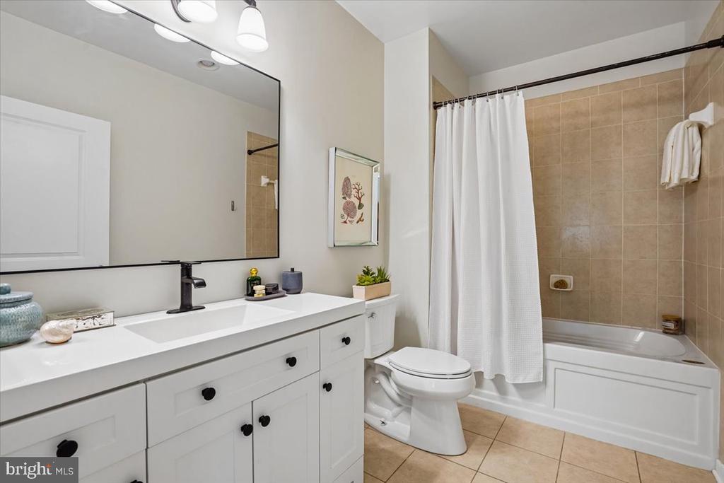 181 E REED AVENUE 203