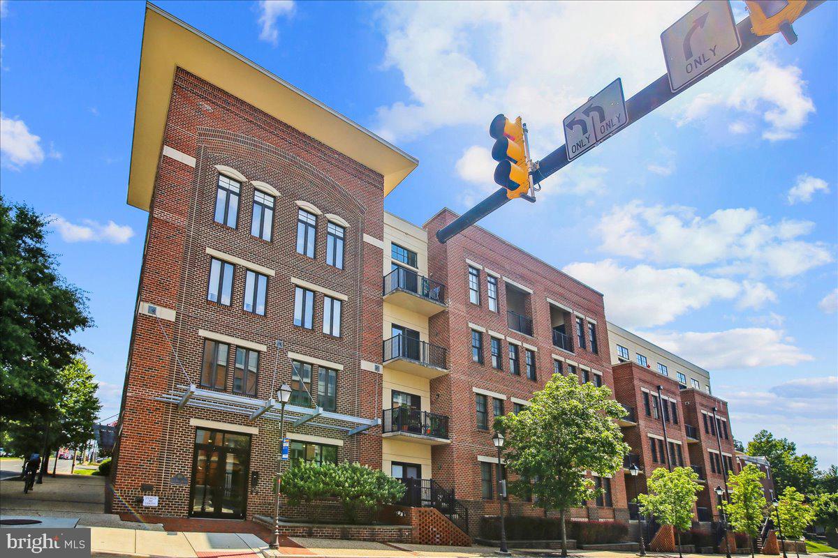 181 E REED AVENUE 203
