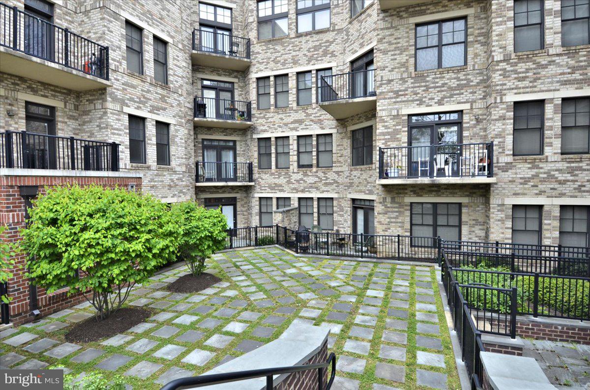 181 E REED AVENUE 203