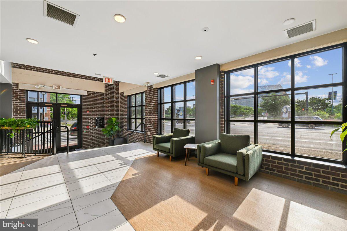 181 E REED AVENUE 203