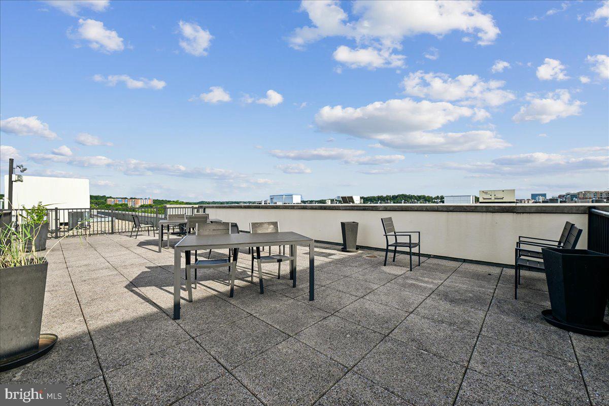 181 E REED AVENUE 203