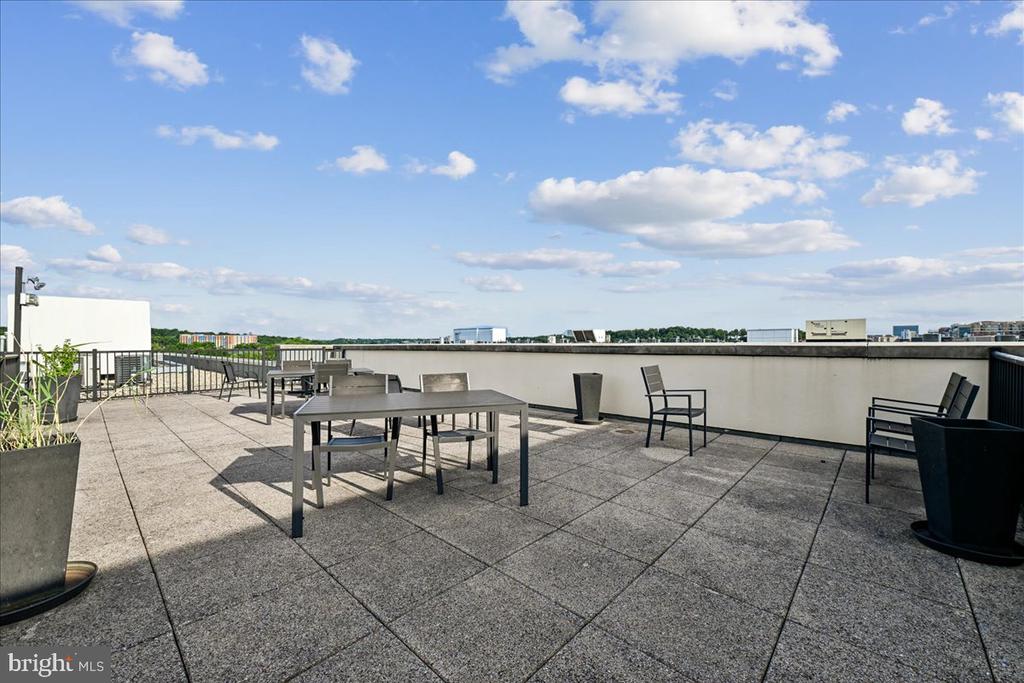 181 E REED AVENUE 203