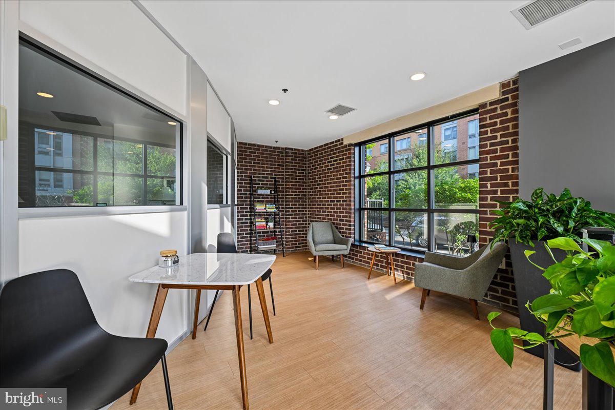 181 E REED AVENUE 203
