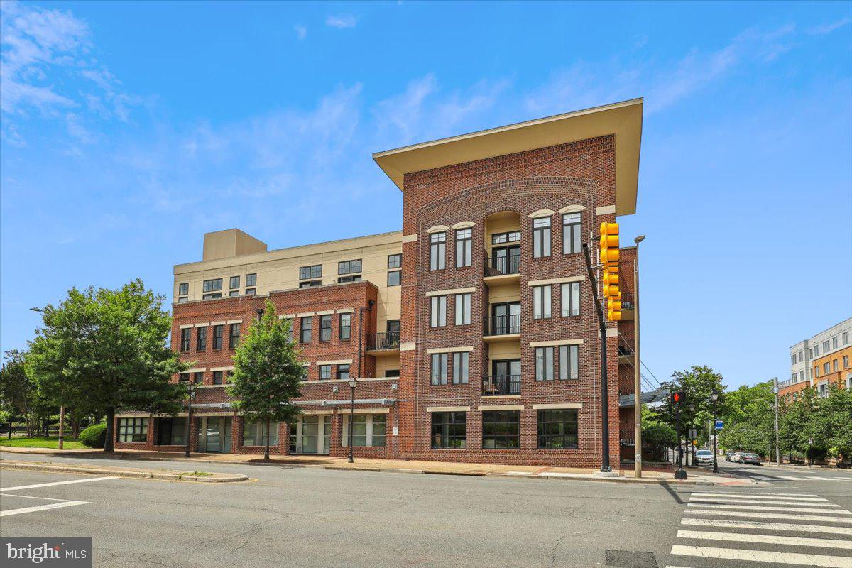 181 E REED AVENUE 203