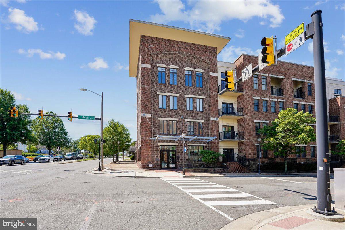 181 E REED AVENUE 203