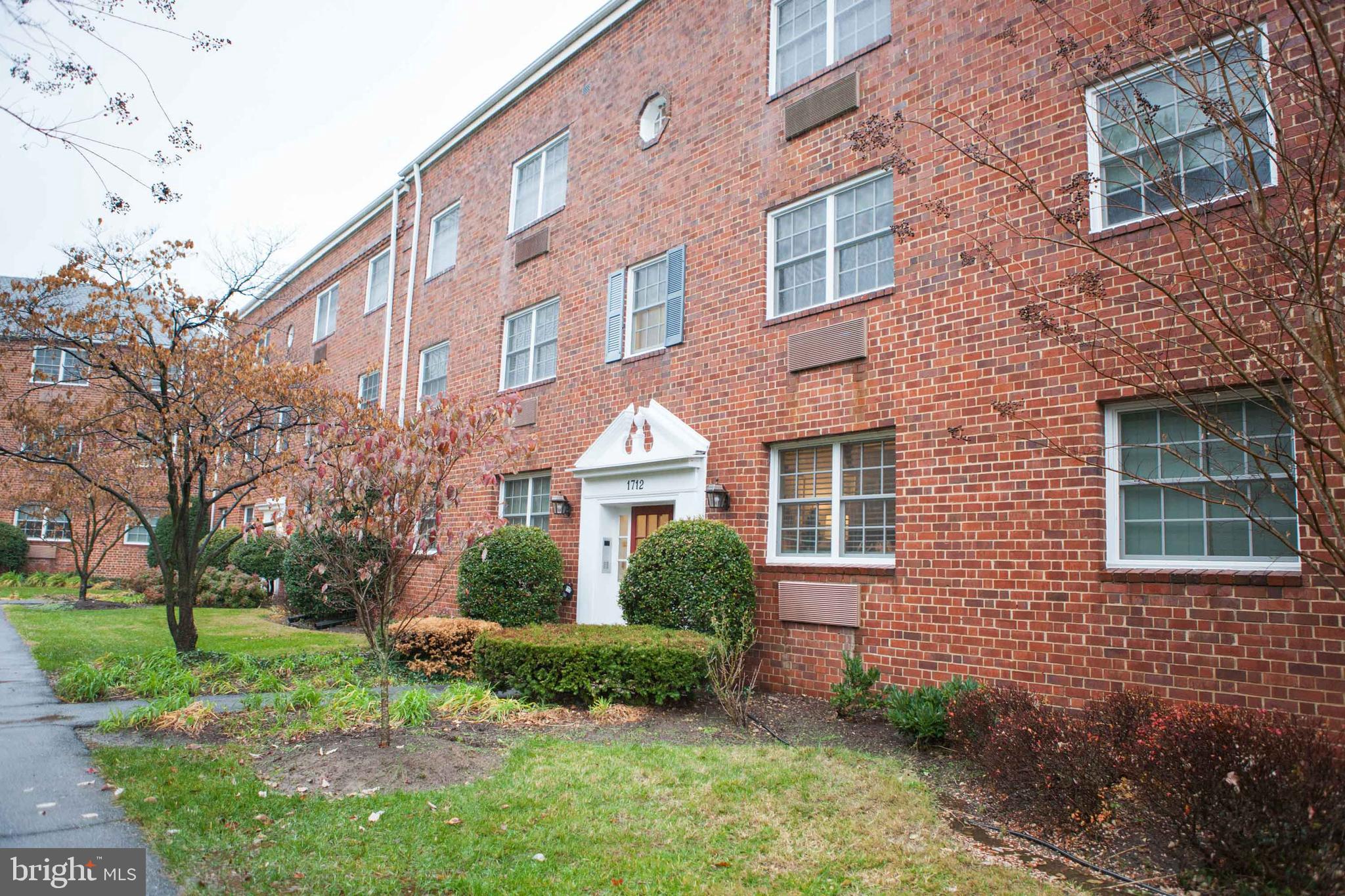 1712 W ABINGDON DRIVE 301