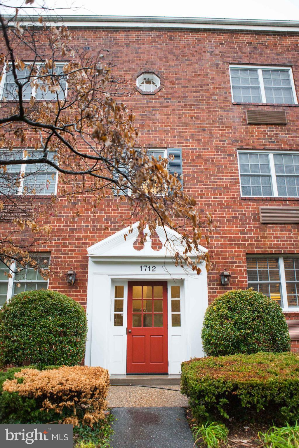 1712 W ABINGDON DRIVE 301