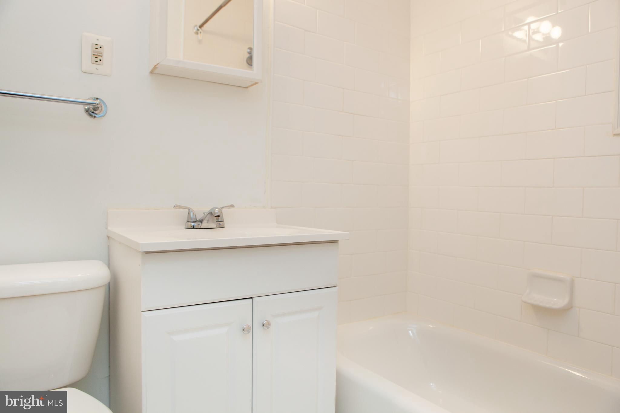 1712 W ABINGDON DRIVE 301