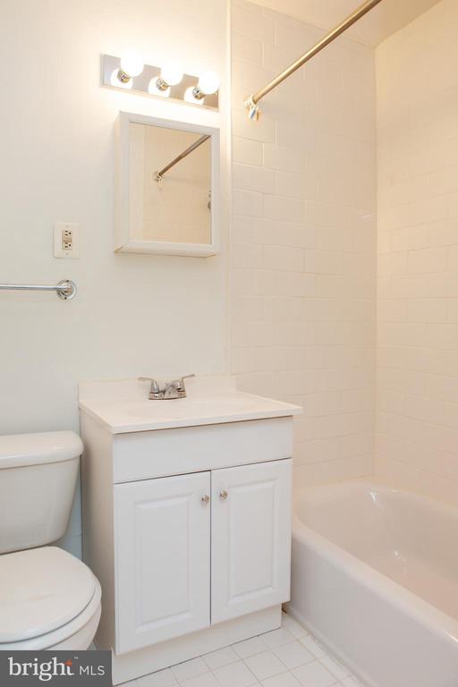 1712 W ABINGDON DRIVE 301