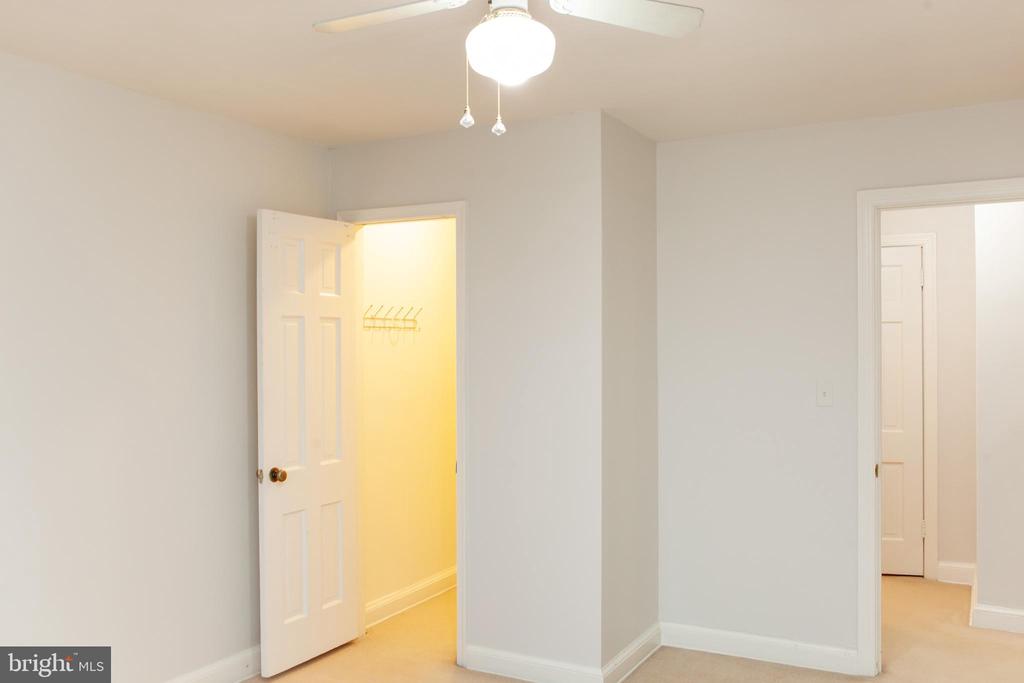 1712 W ABINGDON DRIVE 301
