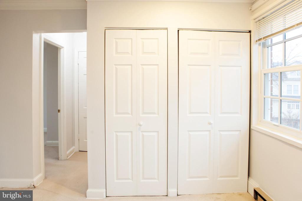 1712 W ABINGDON DRIVE 301