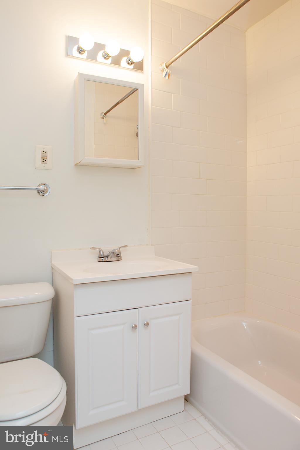 1712 W ABINGDON DRIVE 301