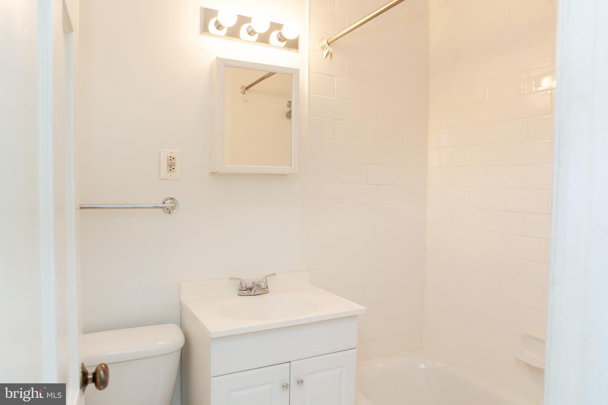 1712 W ABINGDON DRIVE 301