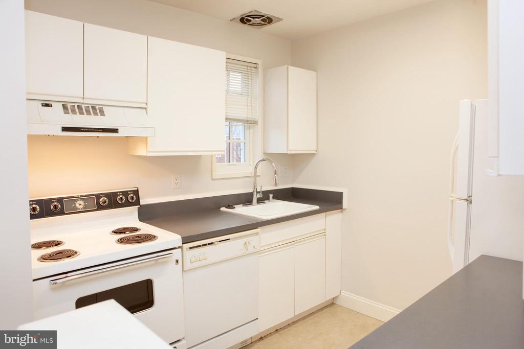 1712 W ABINGDON DRIVE 301