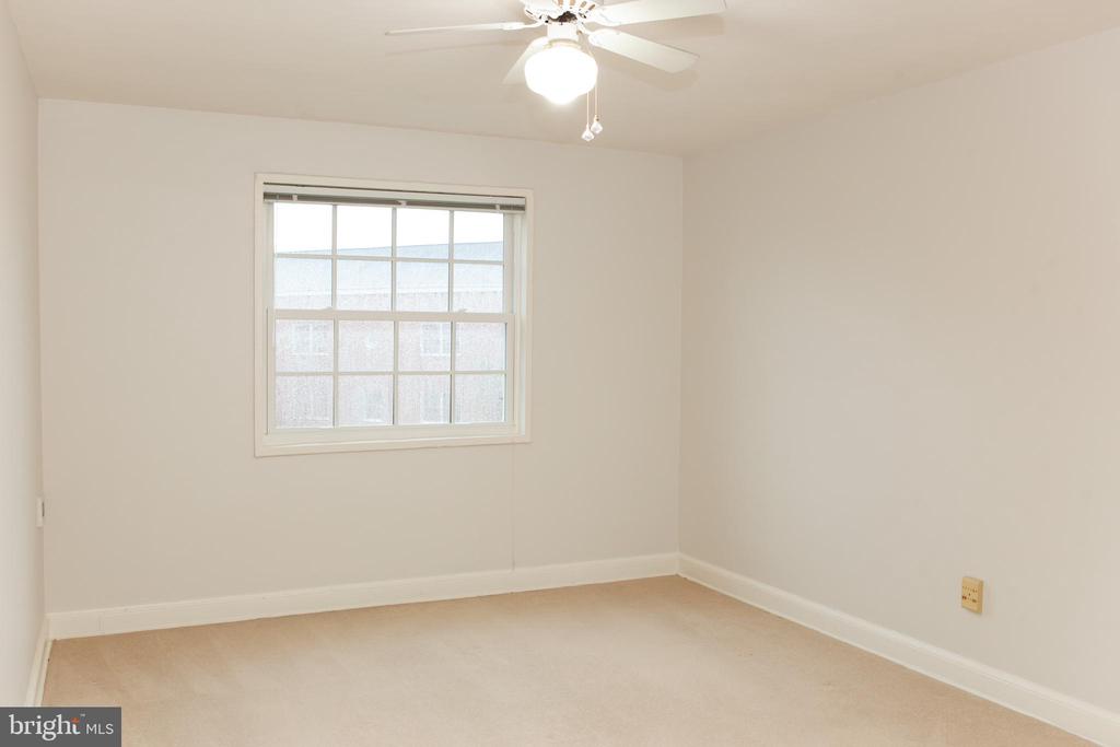 1712 W ABINGDON DRIVE 301