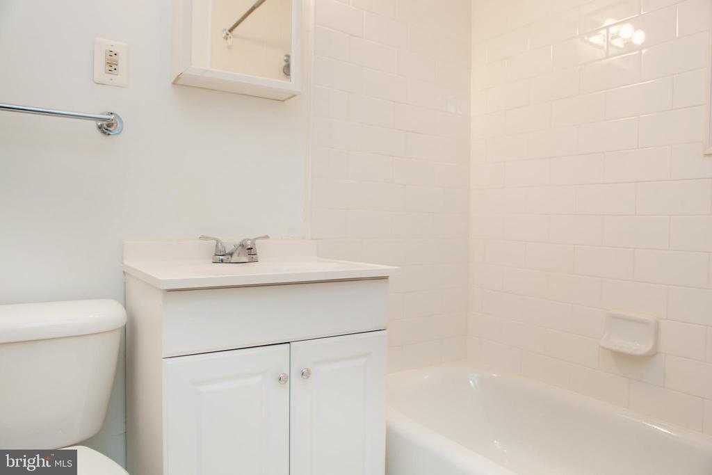 1712 W ABINGDON DRIVE 301