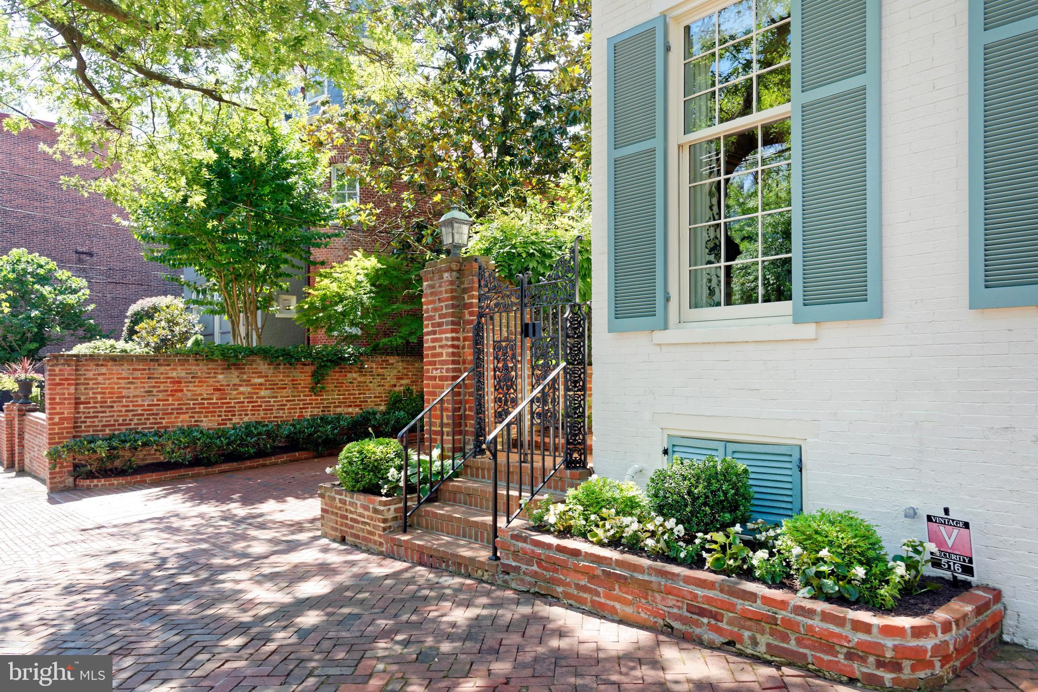 516 DUKE STREET