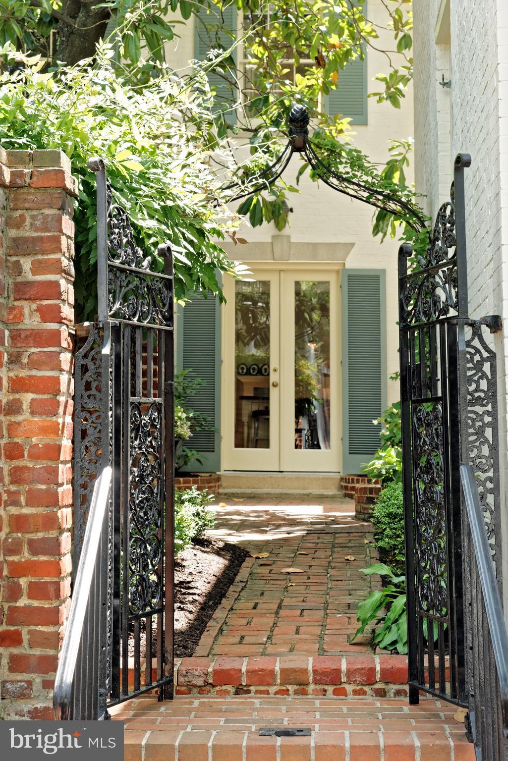 516 DUKE STREET
