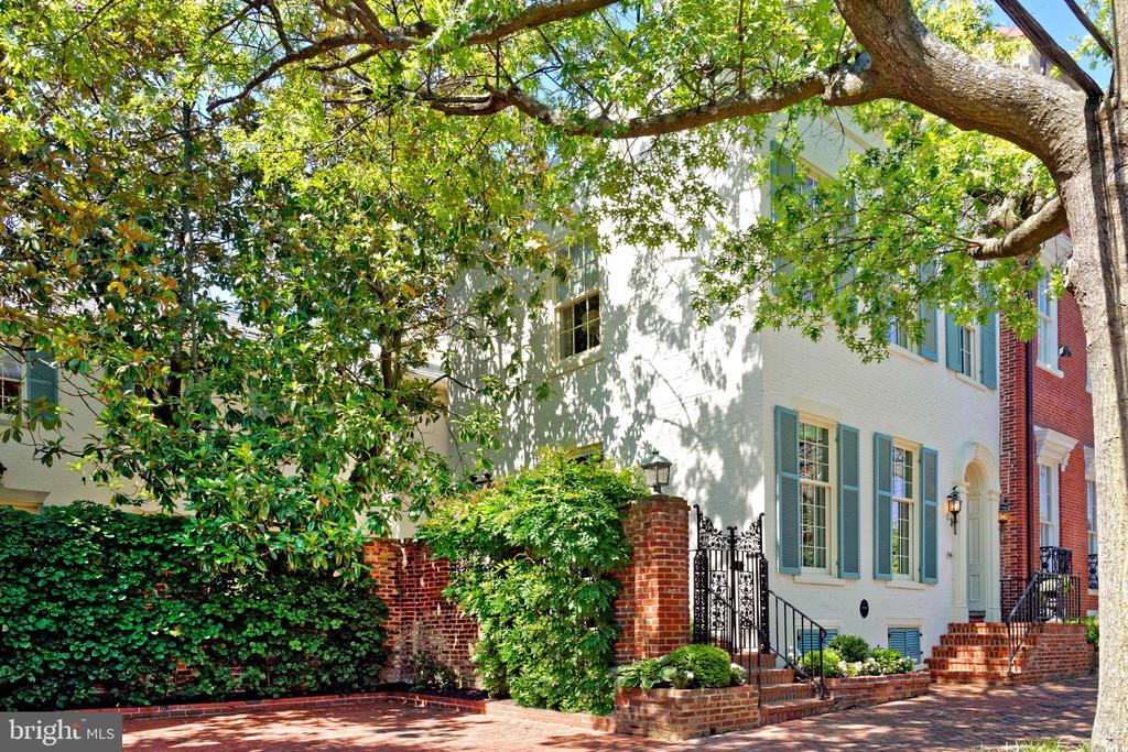 516 DUKE STREET